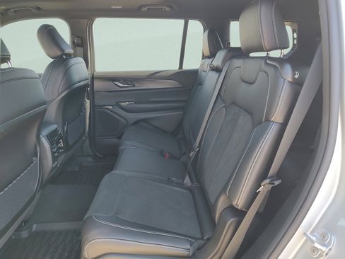 New 2025 Jeep Grand Cherokee L Altitude RWD image 30