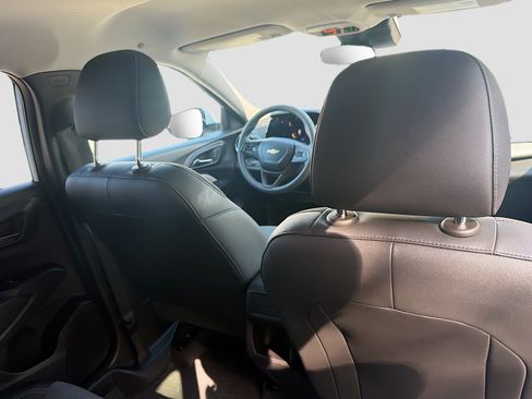 Used 2025 Chevrolet Trax LT FWD image 29