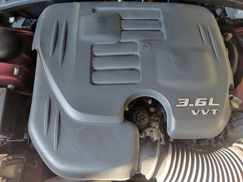 Used 2020 Dodge Challenger SXT RWD image 30
