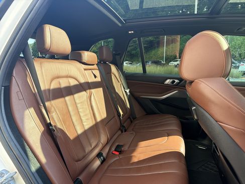 Used 2019 BMW X5 xDrive40i w/ Convenience Package AWD/4WD image 17