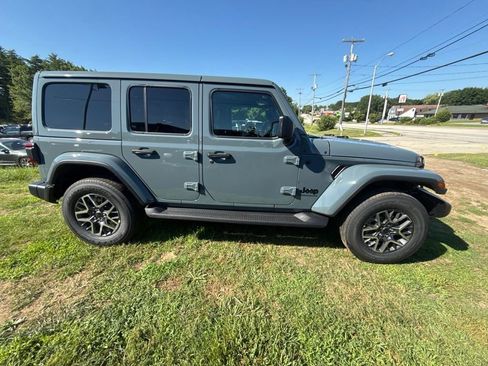 New 2026 Jeep Wrangler Unlimited Sahara AWD/4WD image 6