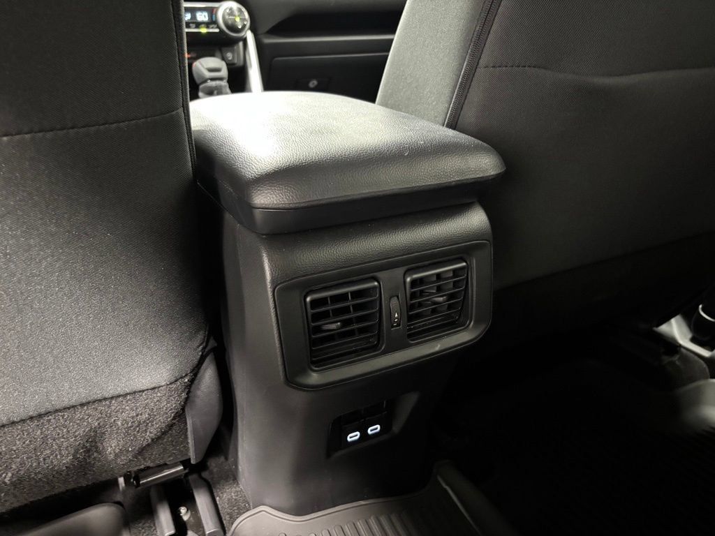 Used 2025 Toyota RAV4 XLE AWD/4WD image 46
