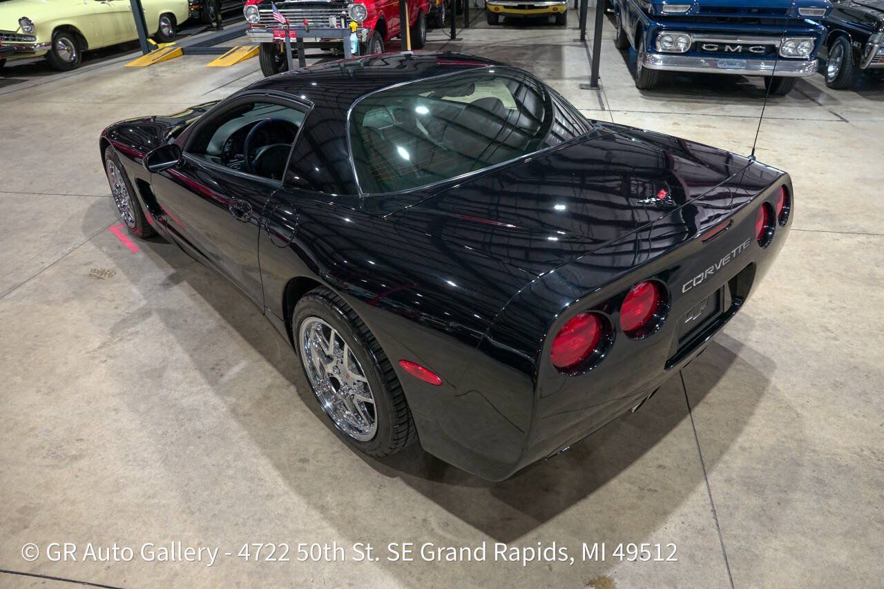 Used 1999 Chevrolet Corvette Coupe RWD image 16