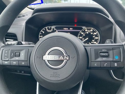 Used 2025 Nissan Rogue SV FWD image 16