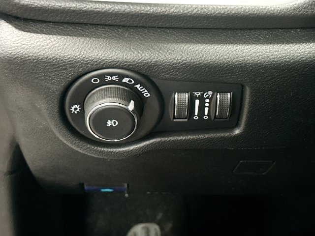 New 2026 Chrysler Pacifica Select AWD/4WD image 10