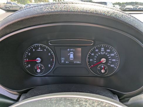 Used 2019 Kia Sorento FWD image 32