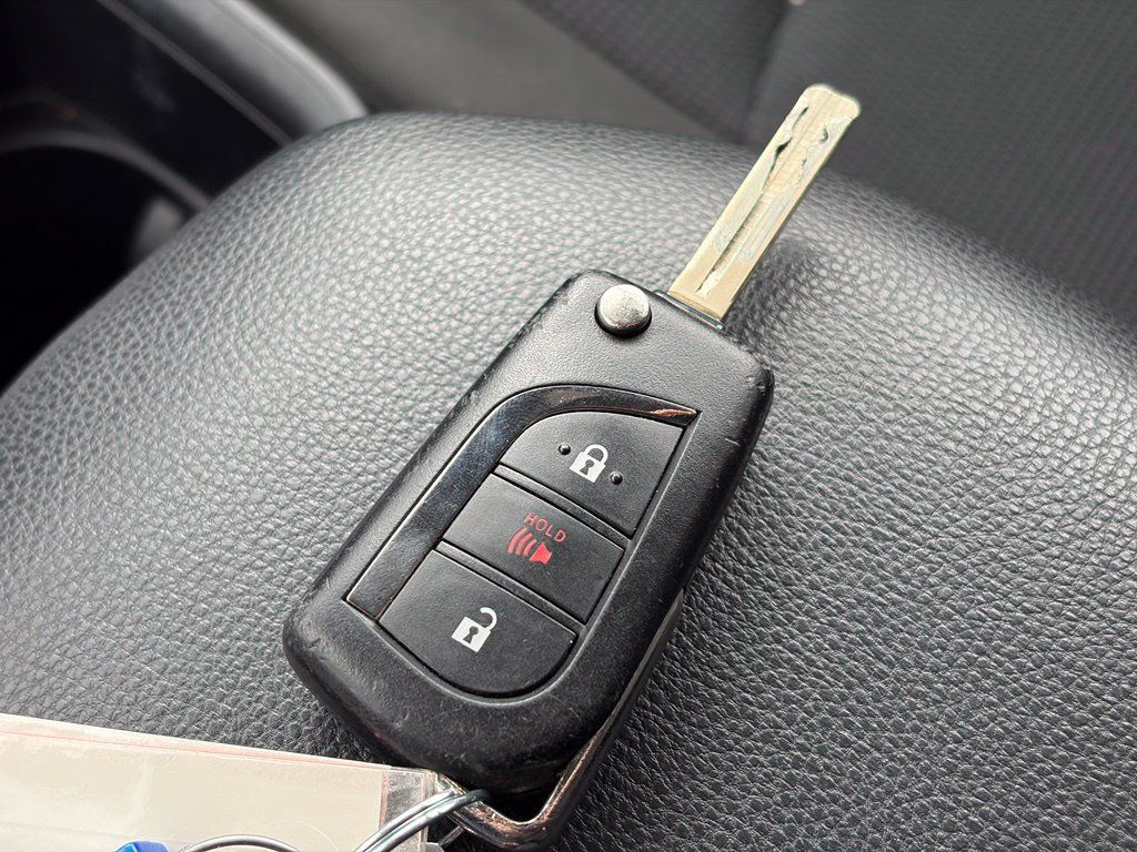 Used 2024 Toyota RAV4 LE AWD/4WD image 36