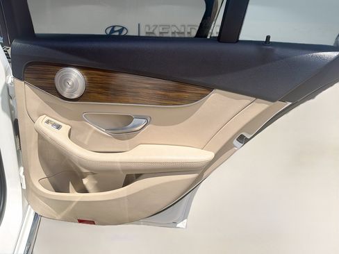 Used 2018 Mercedes-Benz C 300 Sedan w/ Premium Package image 30