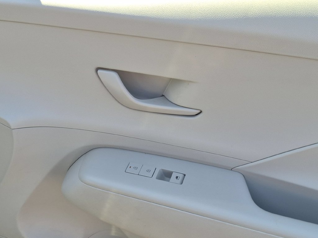 Used 2025 Hyundai Kona SEL FWD image 34