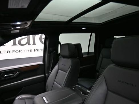 Used 2025 GMC Yukon XL Denali w/ Denali Reserve Package AWD/4WD image 17