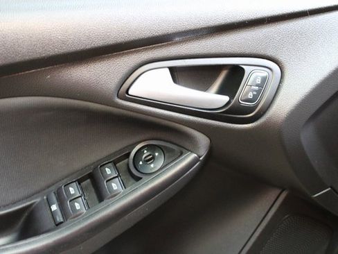 Used 2017 Ford Focus SE image 12