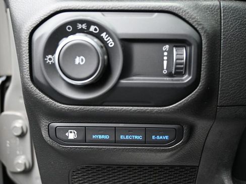 Used 2023 Jeep Wrangler Unlimited Sahara w/ Cold Weather Group AWD/4WD image 12