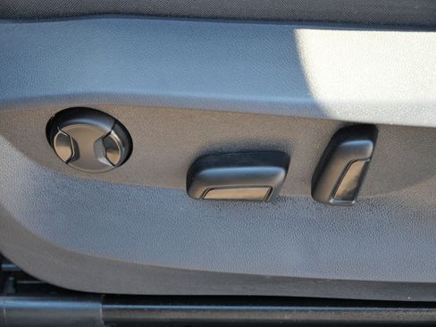 Used 2023 Volkswagen Tiguan SE R-Line image 21