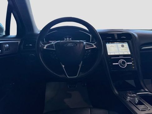 Used 2018 Ford Fusion Titanium AWD/4WD image 23