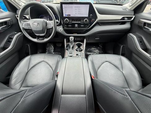 Used 2024 Toyota Highlander Limited AWD/4WD image 20