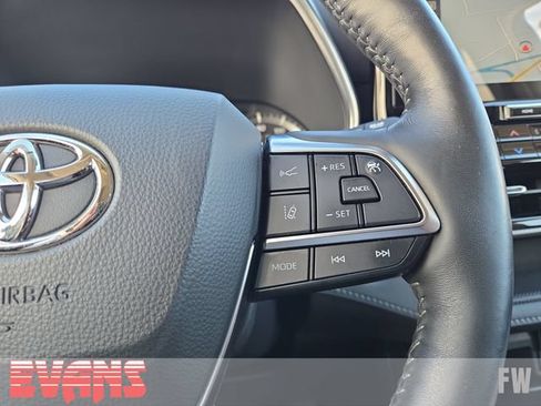 Used 2021 Toyota Highlander Platinum AWD/4WD image 16