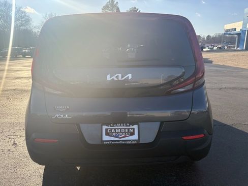 Used 2022 Kia Soul LX image 8