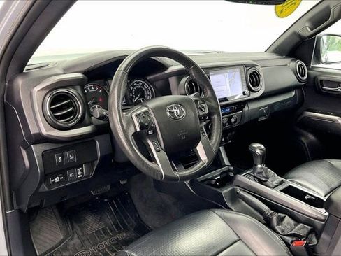 Used 2021 Toyota Tacoma TRD Sport image 14