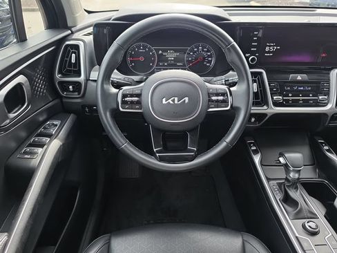 Used 2022 Kia Sorento S FWD image 13