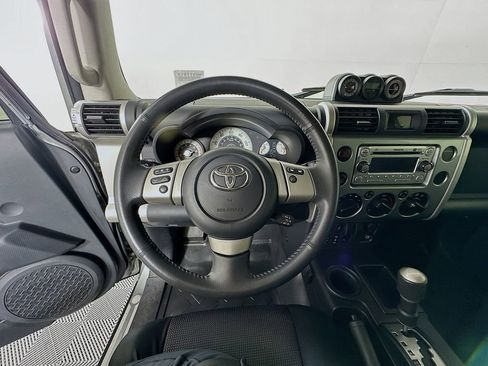 Used 2012 Toyota FJ Cruiser 2WD image 11