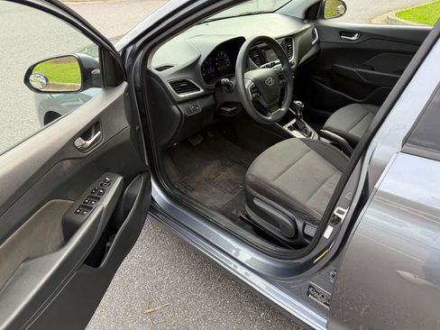 Used 2019 Hyundai Accent SE FWD image 9