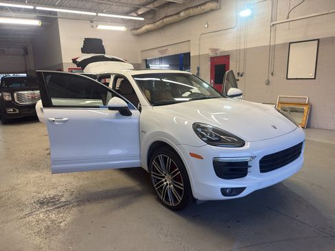 Used 2015 Porsche Cayenne Diesel AWD/4WD image 7