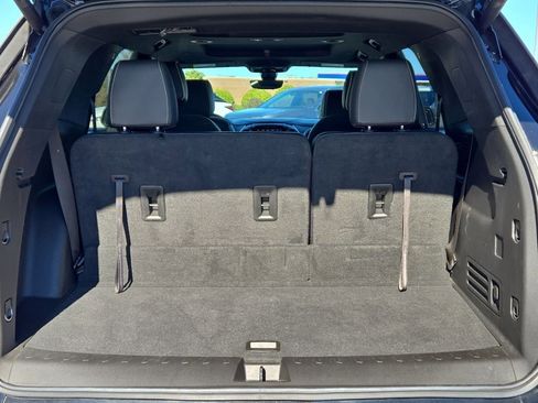 Used 2023 Chevrolet Traverse Premier w/ Redline Edition image 10