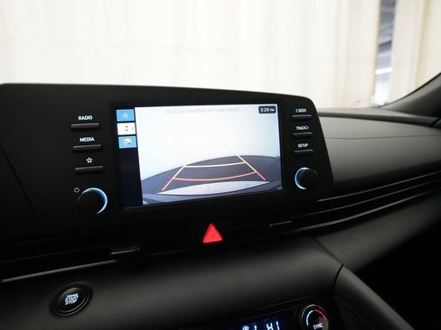 Used 2025 Hyundai Elantra Sport image 19