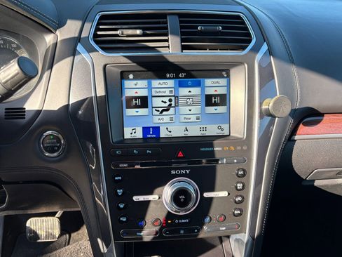 Used 2018 Ford Explorer Platinum AWD/4WD image 15