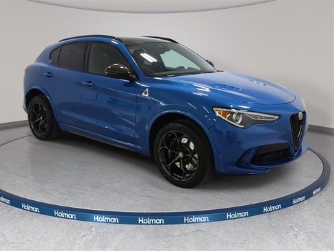 Used 2020 Alfa Romeo Stelvio Quadrifoglio image 5