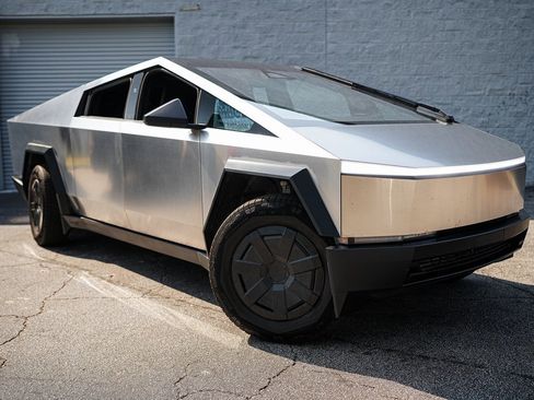 Used 2025 Tesla Cybertruck AWD Crew Cab image 8