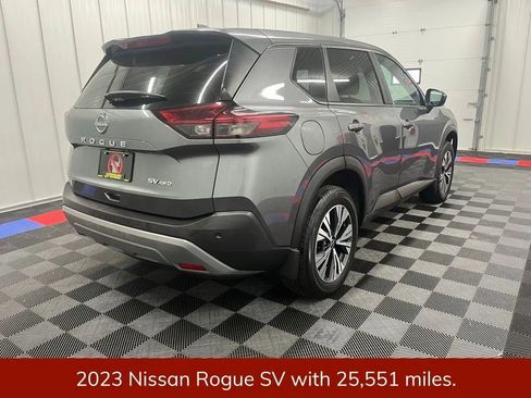 Used 2023 Nissan Rogue SV image 3