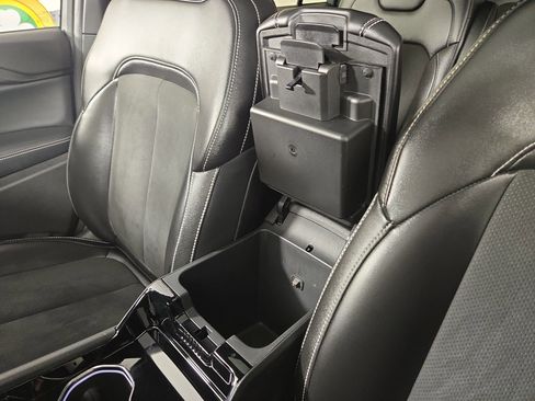 Used 2023 Jeep Grand Cherokee L Laredo image 30