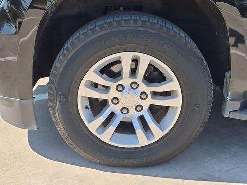 Used 2019 Chevrolet Suburban LT AWD/4WD image 13