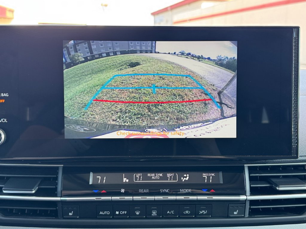 Certified 2025 Toyota Sienna XLE AWD/4WD image 22