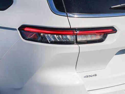 Used 2024 Jeep Grand Cherokee L Limited w/ Luxury Tech Group II image 11