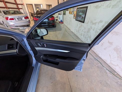 Used 2010 Subaru Legacy 2.5i image 23