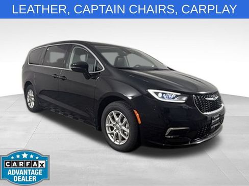 Used 2024 Chrysler Pacifica Touring-L FWD image 1