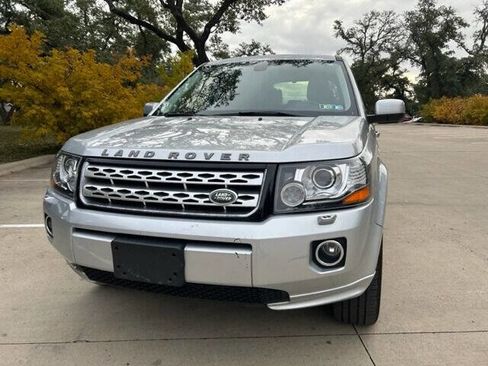 Used 2013 Land Rover LR2 HSE image 4