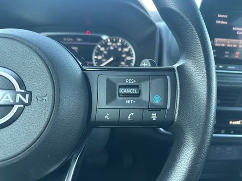 Used 2023 Nissan Rogue SV image 18
