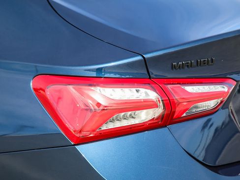 Used 2022 Chevrolet Malibu LT FWD image 9