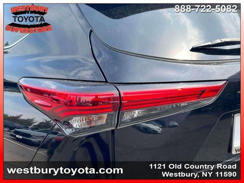 Used 2022 Toyota Highlander XLE image 12