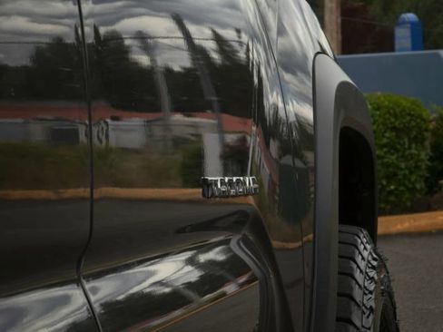 Used 2021 Toyota Tacoma TRD Off-Road w/ Technology Package AWD/4WD image 8