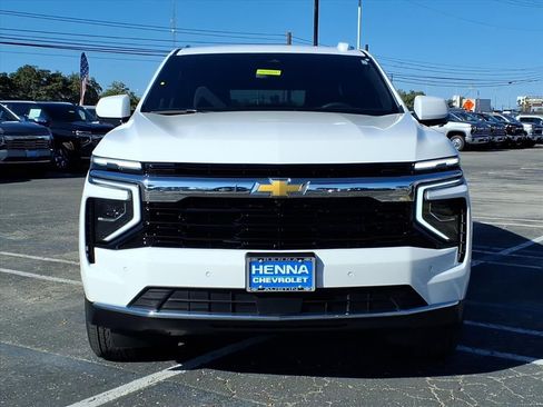 New 2026 Chevrolet Suburban LS image 2
