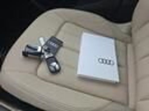 Used 2023 Audi Q5 2.0T Premium w/ Convenience Package AWD/4WD image 4