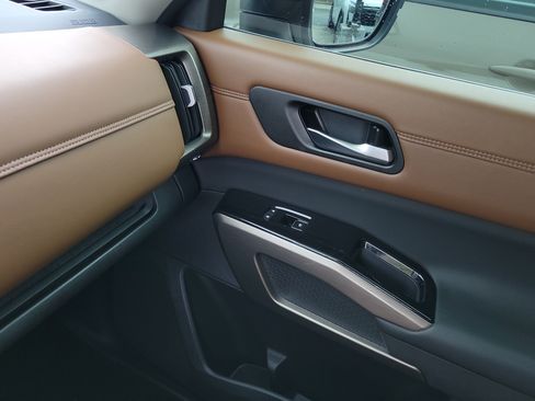 Certified 2024 Nissan Pathfinder Platinum AWD/4WD image 29