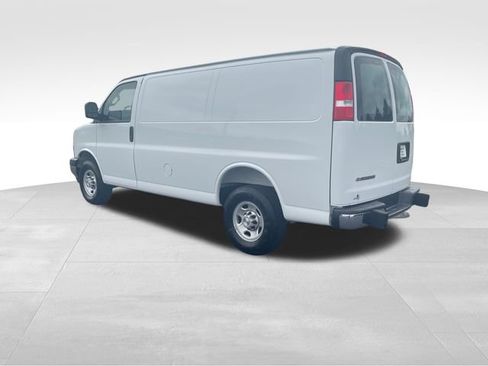 Used 2025 Chevrolet Express 2500 w/ Driver Convenience Package RWD image 3