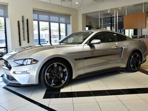 Used 2020 Ford Mustang GT Premium w/ Equipment Group 401A image 3