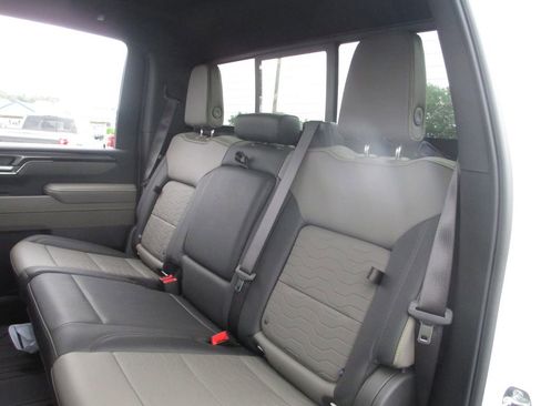 Used 2026 Chevrolet Silverado 2500 ZR2 AWD/4WD image 25