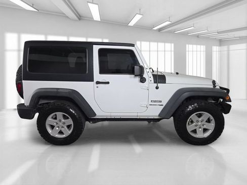 Used 2018 Jeep Wrangler Sport AWD/4WD image 9